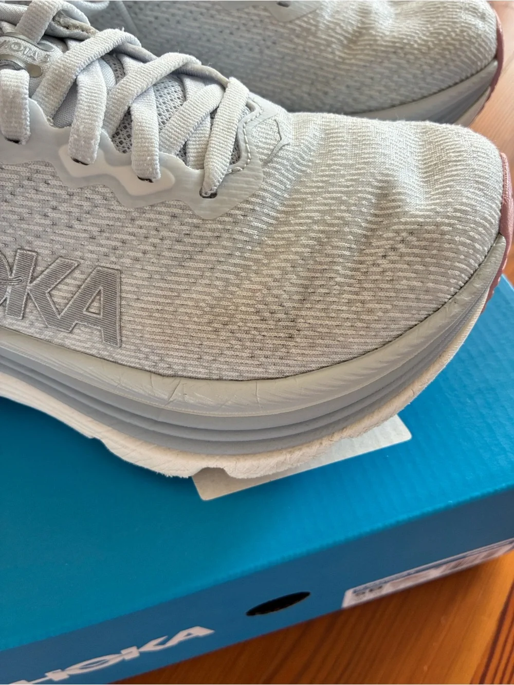 Hoka light gray